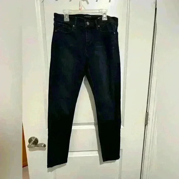 Banana Republic Denim - Banana Republic Dark Wash Skinny Jean Size 28